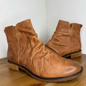 NEW SOFFT Beckie II Ruched Tan Leather Side Zip Women’s Booties Size 11